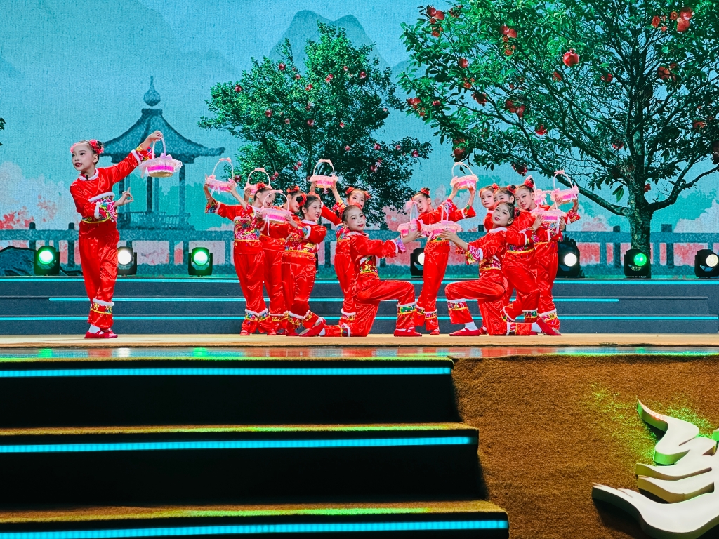 江陰小學生亮相總臺首屆少兒戲曲大會