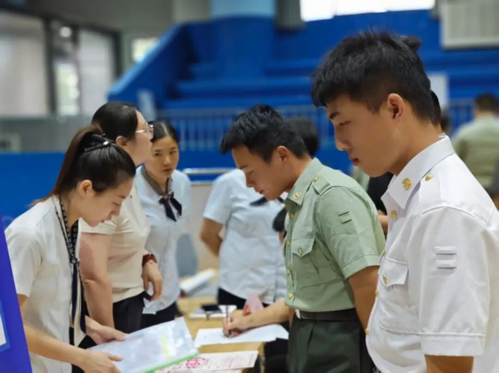 江陰舉辦2025年度自主就業退役軍人秋季專場招聘會